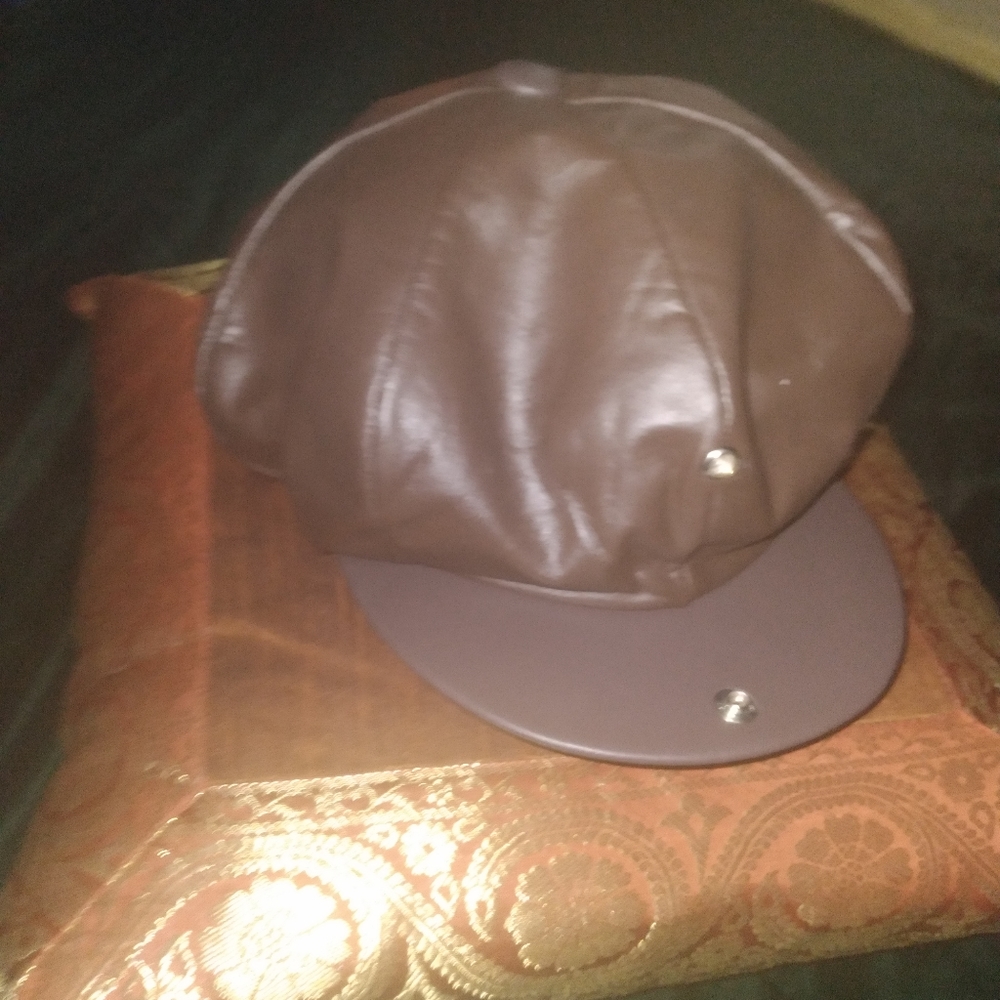 NYC Winner Leather Newsboy Cap.